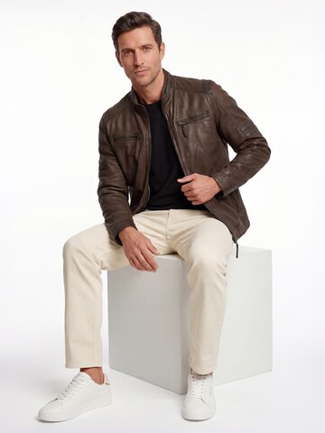 Nils Sundström Tussenjas 'Anton' in Bruin