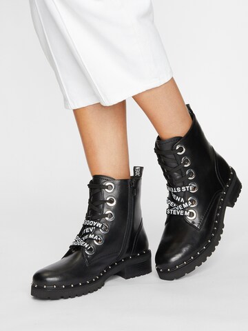 STEVE MADDEN Lace-Up Ankle Boots 'TESS' in Black: front