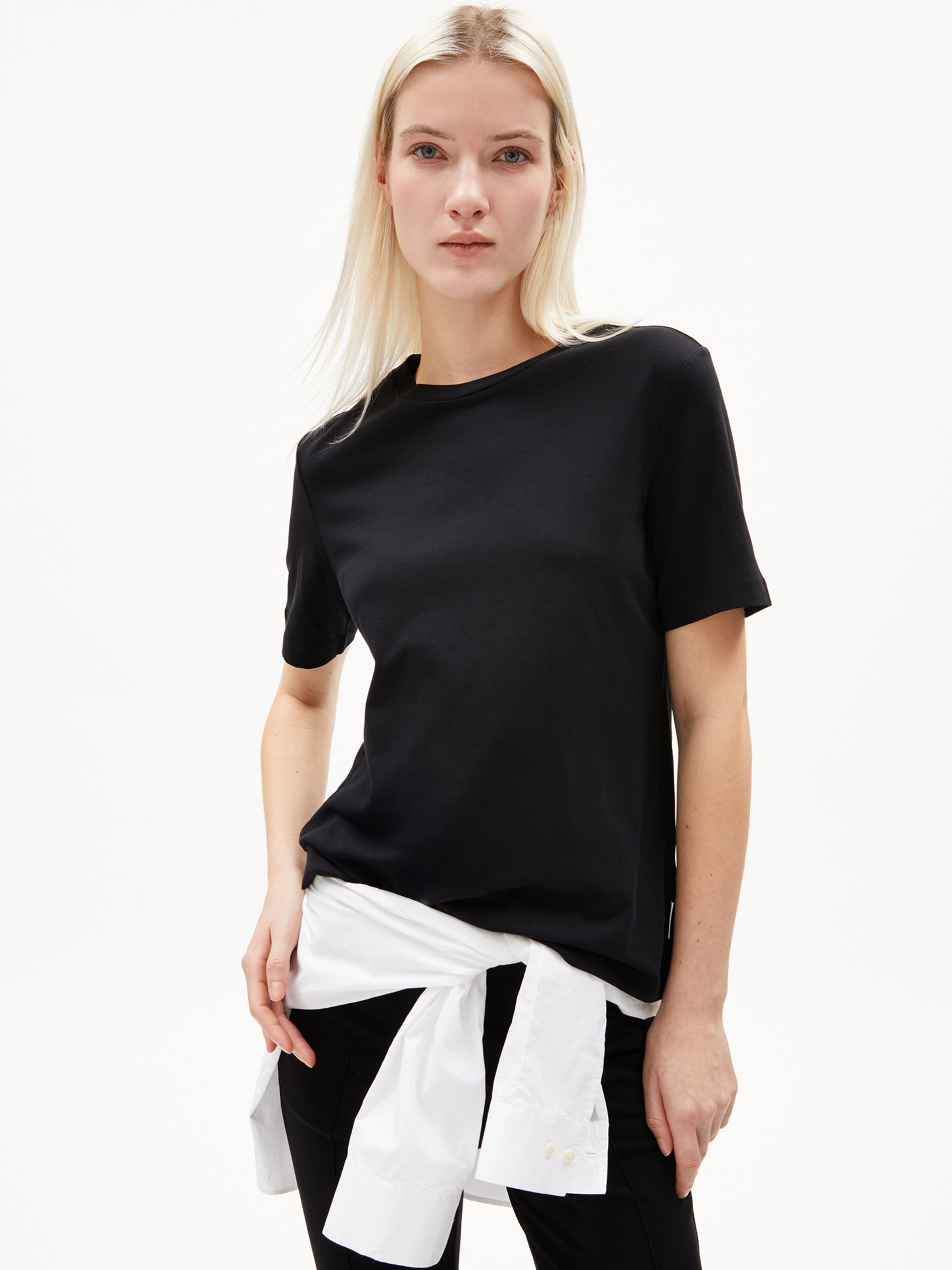 ARMEDANGELS Shirt ' LUALAA ' in Zwart: voorkant