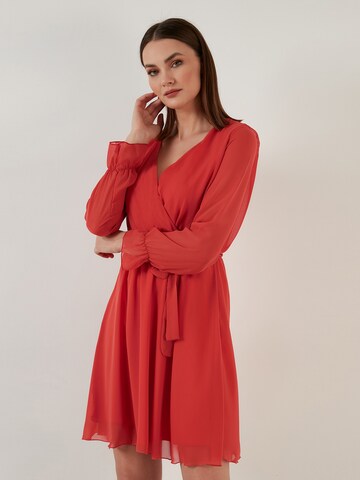 Robe-chemise LELA en rouge : devant