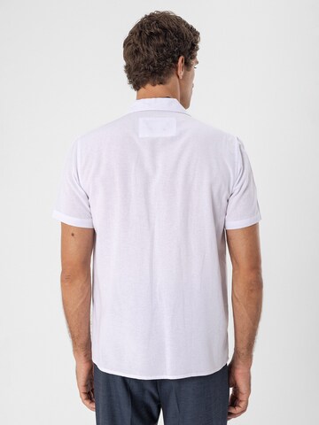 Coupe regular Chemise Antioch en blanc