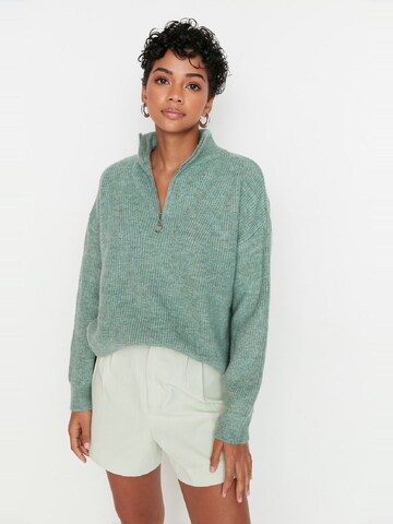 Pull-over Trendyol en vert : devant