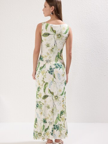 Trendyol Платье в Бежевый