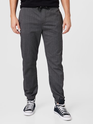 TOM TAILOR DENIM Tapered Pants in Black: front