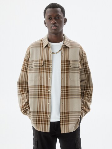 Pull&Bear Comfort Fit Hemd in Beige: Vorderseite