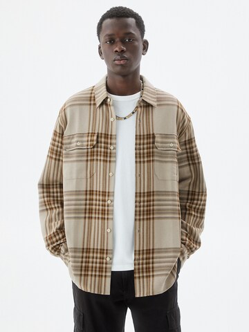 Pull&Bear Comfort fit Overhemd in Beige: voorkant