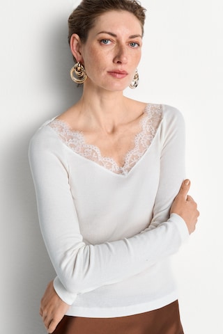 Rich & Royal Shirt in White: front