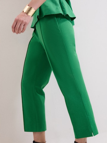 Phase Eight Slim fit Pants in Green: side