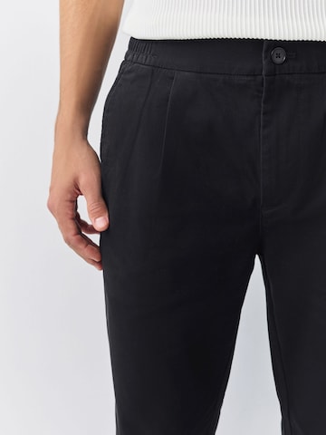 Next Slimfit Lærredsbukser i sort