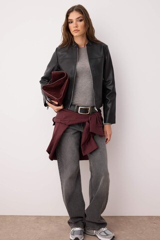 Trendyol Jacke in Schwarz