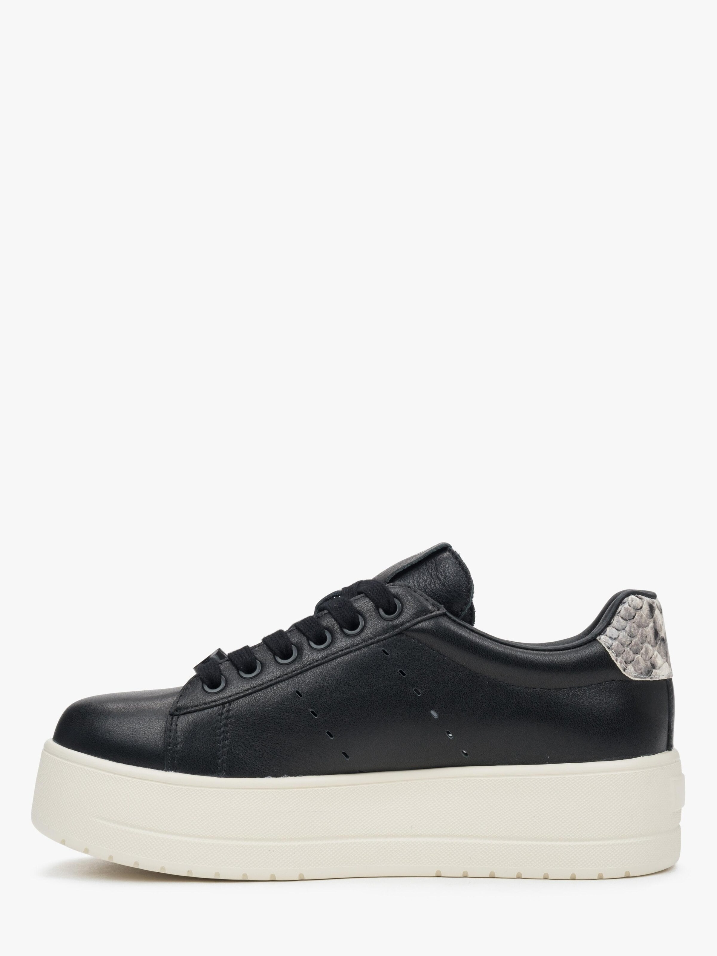 Estro Sneakers laag '2330-9' in Zwart