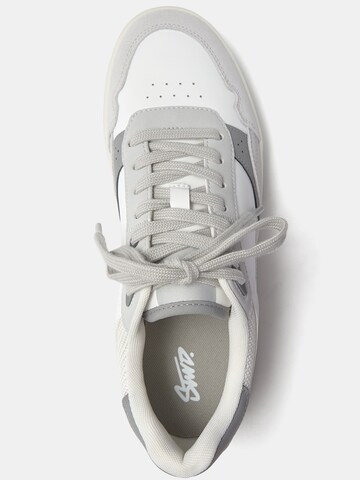 Sneaker bassa di Pull&Bear in bianco