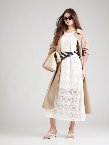 Robe 'Fleur' ABOUT YOU en blanc