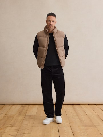 DAN FOX APPAREL Vest 'Konrad' in Beige