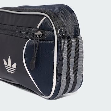 ADIDAS ORIGINALS Umhängetasche 'Airliner' in Schwarz