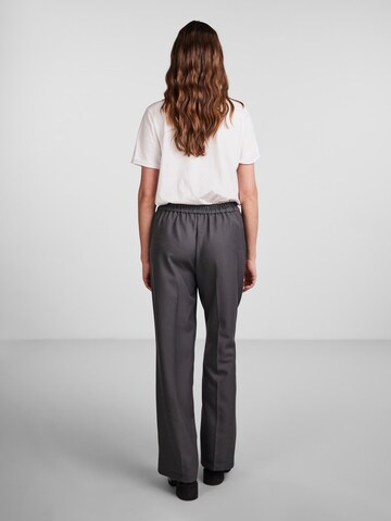 Loosefit Pantalon à plis 'Neva' PIECES en gris