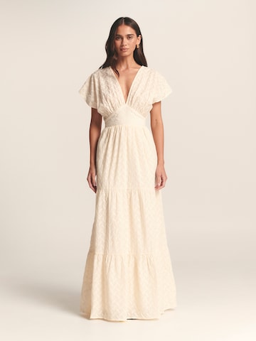St MRLO Dress in Beige: front