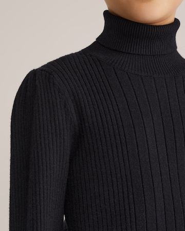 WE Fashion Sweater in Black
