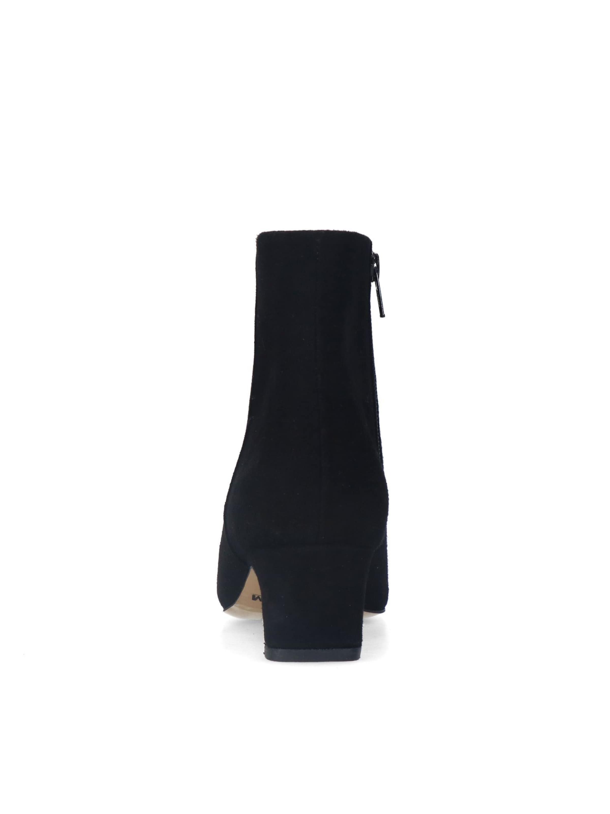 MANFIELD Ankle Boots in Black