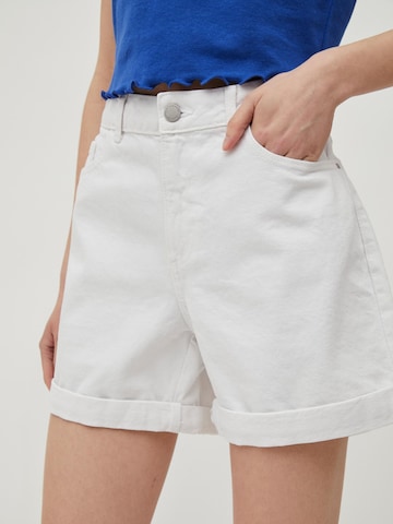 VILA Regular Shorts 'PINA RITA' in Weiß