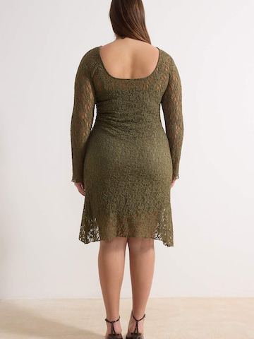 Trendyol Curve Jurk in Groen