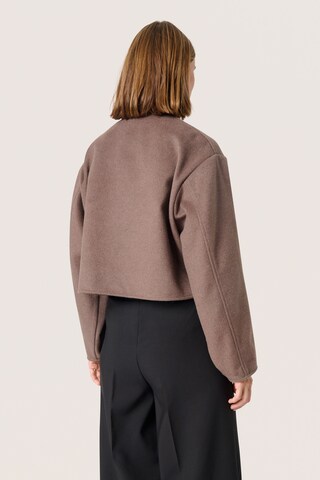 SOAKED IN LUXURY Kurtka przejściowa 'Jada' w kolorze brązowy