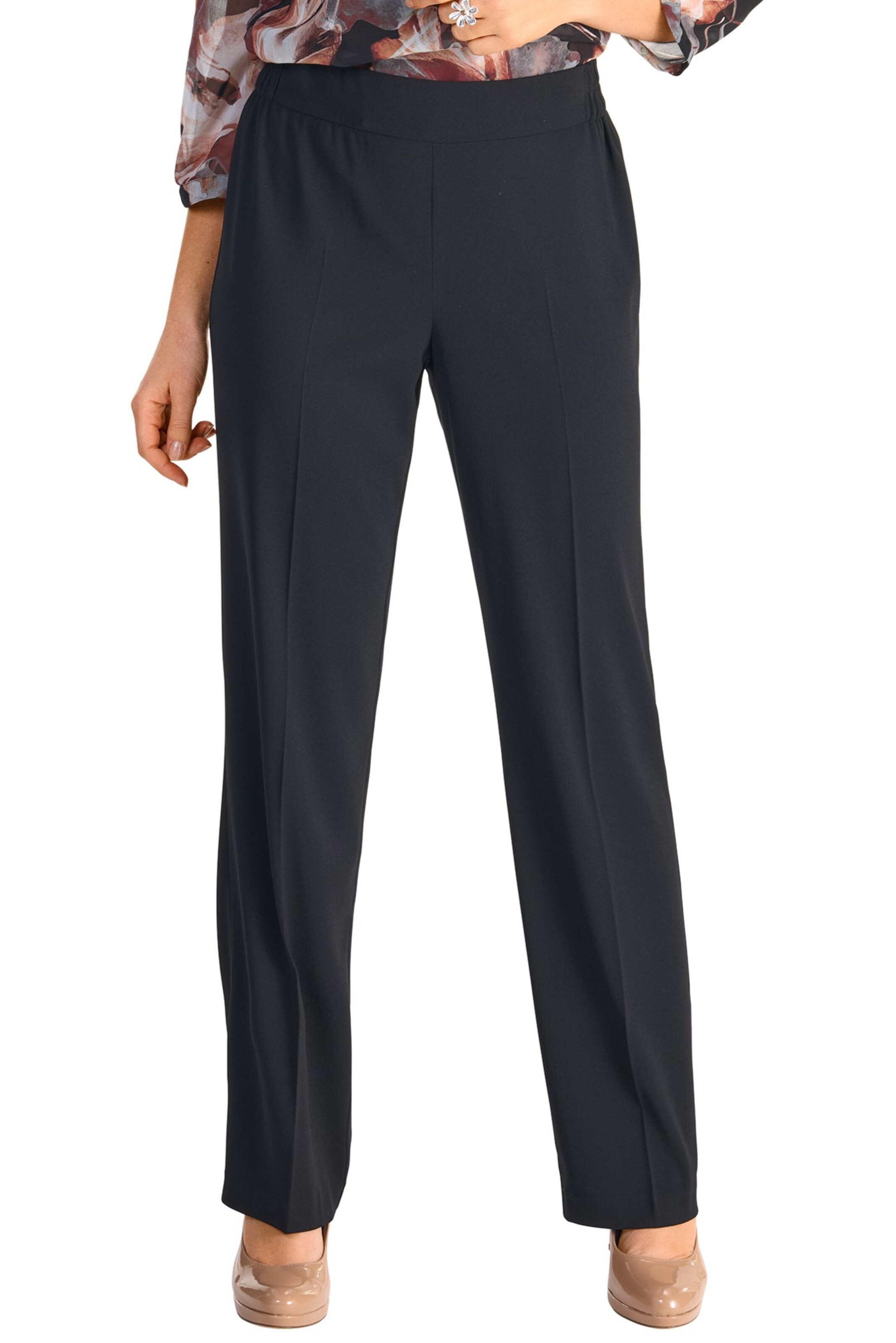 HERMANN LANGE Collection Regular Pleated Pants in Black: front