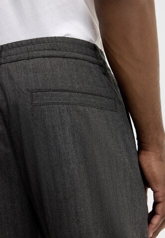 STRELLSON Regular Trousers in Grey