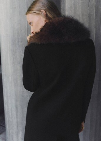 MANGO Between-Seasons Coat 'Lips' in Black