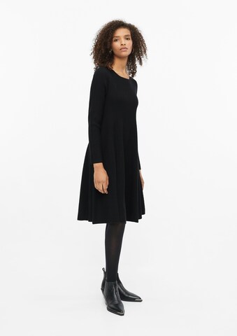 Robes en maille s.Oliver en noir : sur le côté