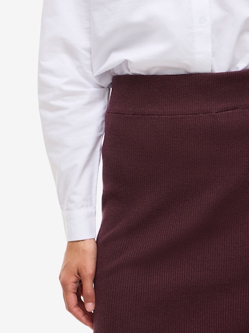 Noisy may - Falda en rojo