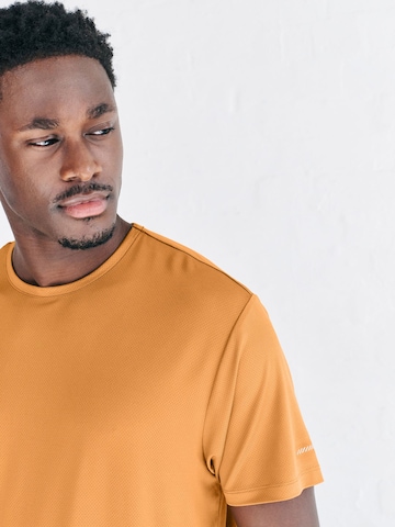 T-Shirt Next en jaune