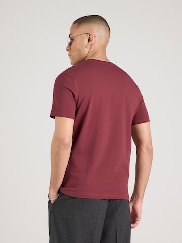 Tricou de la Mavi pe roșu