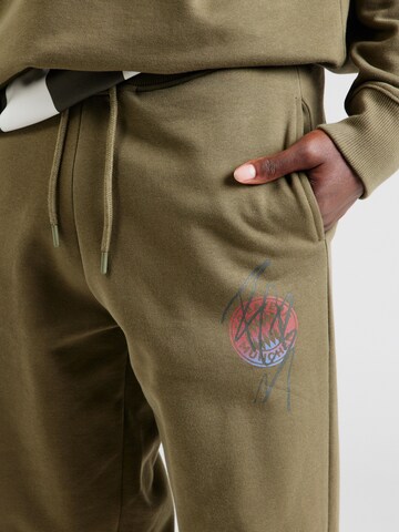 Tapered Pantaloni di FCBM in verde