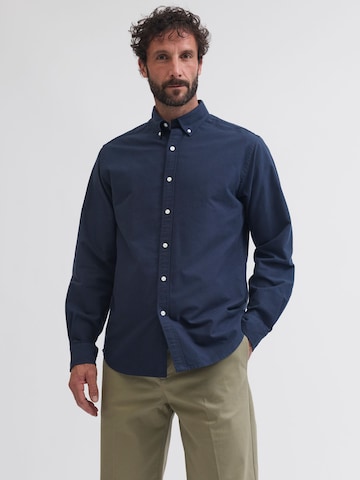 Portland Outerwear Company - Ajuste regular Camisa de negocios en azul: frente