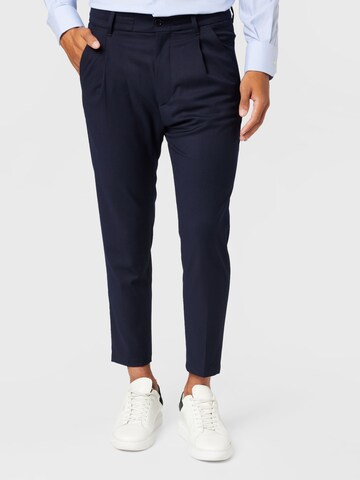 DRYKORN Normální Kalhoty se sklady v pase 'CHASY' – modrá: přední strana