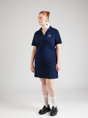 Rochie de la Tommy Hilfiger Curve pe albastru: față