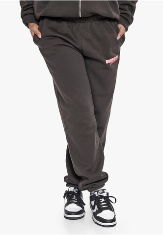 Tapered Pantaloni 'Essential' di Dropsize in nero