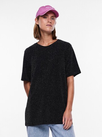 Tricou supradimensional 'Lina' de la PIECES pe negru: față