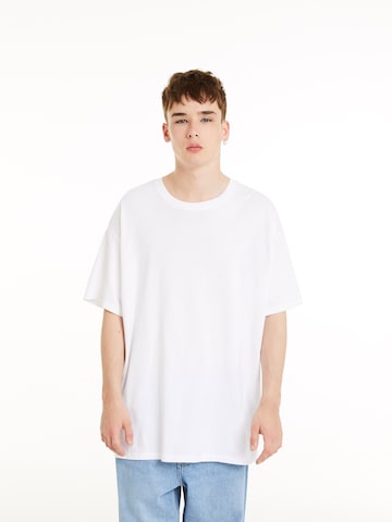 Tricou de la Bershka pe alb: față