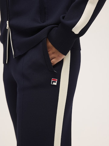 Loosefit Pantaloni 'CORTINA wide straight taped technical knit track pants' di FILA in blu