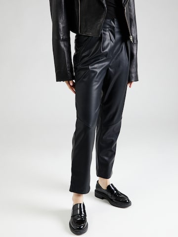 Regular Pantalon à pince TOPSHOP en noir : devant