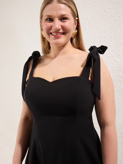 Trendyol Curve Sukienka w kolorze czarnym, Podgląd produktu