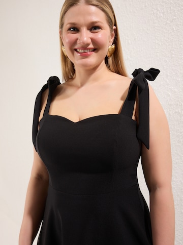 Trendyol Curve Ruha - fekete