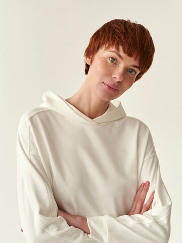 TATUUM Sweatshirt 'LIBRO' i beige