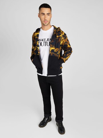 Tricou de la Versace Jeans Couture pe alb