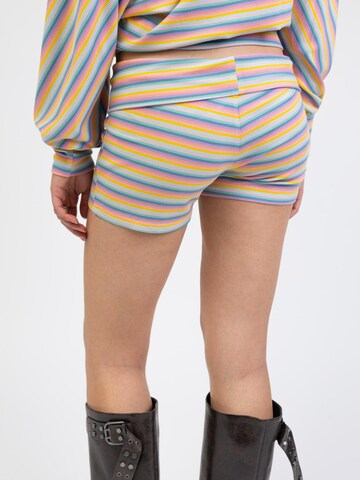 BROKE + SCHÖN Regular Hose 'Microshorts in Regenbogenfarben'‌ in Mischfarben