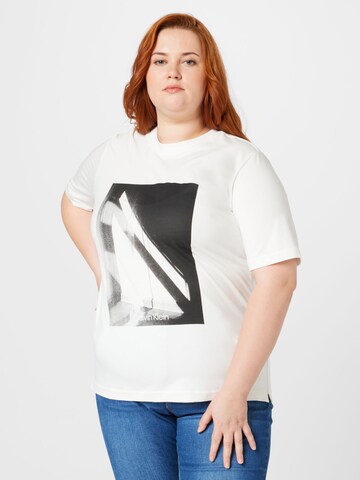 T-shirt Calvin Klein Curve en blanc : devant