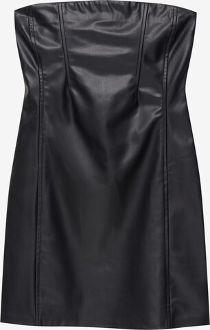 Rochie de la Pull&Bear pe negru: față