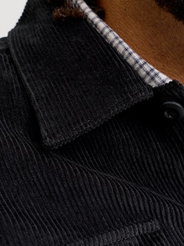 Jack & Jones Plus - Ajuste confortable Camisa 'JJEREGENT' en negro